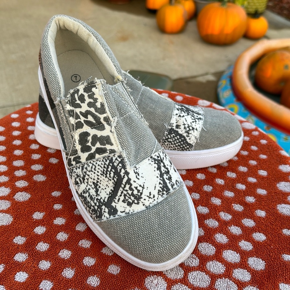 Jolimall slip ons ladies size 7
